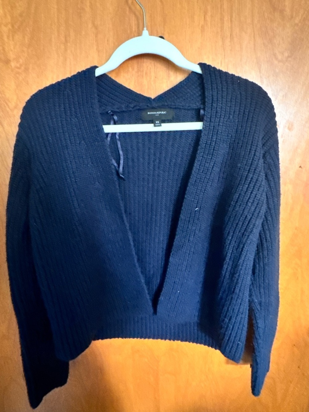 Banana Republic Deep Navy Cropped Ribbed V-Neck Sweater